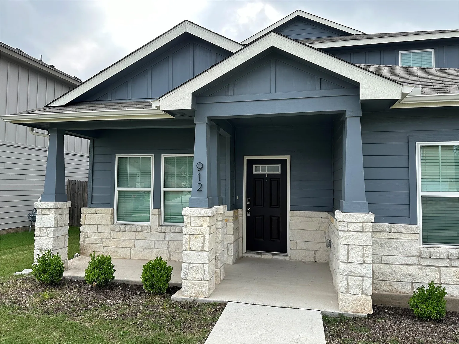 4 bed, 2.5 bath, 2382 sqft, $2,295 — Photo 2