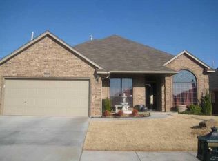 900 Elm Creek Dr, Moore, OK 73160
