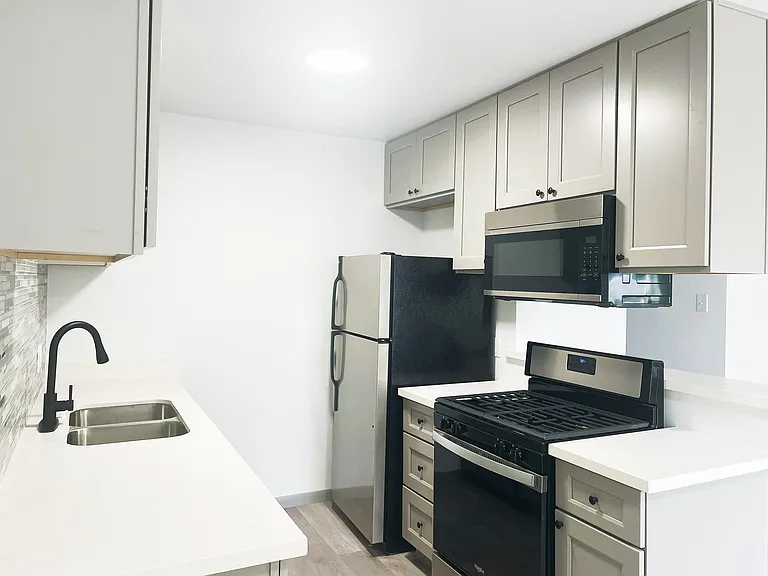 1017 N Meadows Dr #B — Photo 4