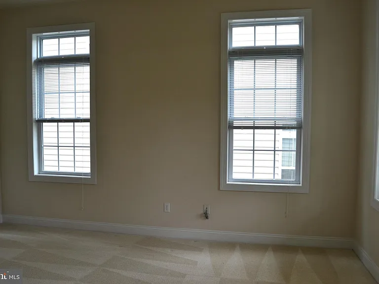 806 Wren Ln — Photo 14
