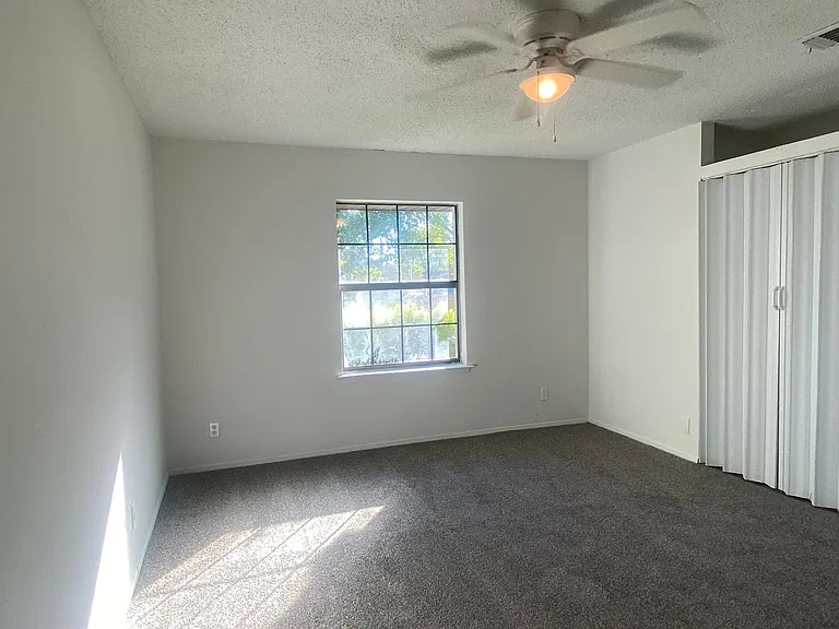 2414 Bunker Hill Dr #B — Photo 9