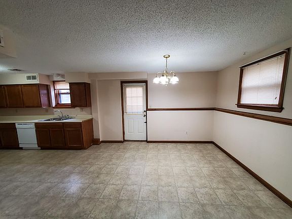 4th image of 428 Lee Dr