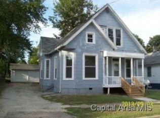 705 E Adams St, Taylorville, IL 62568