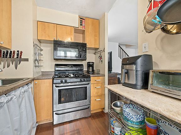 4th image of 609 Columbus Ave APT 2E