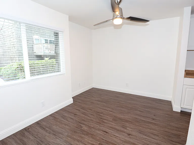 Cedarwood Apartments — Photo 19