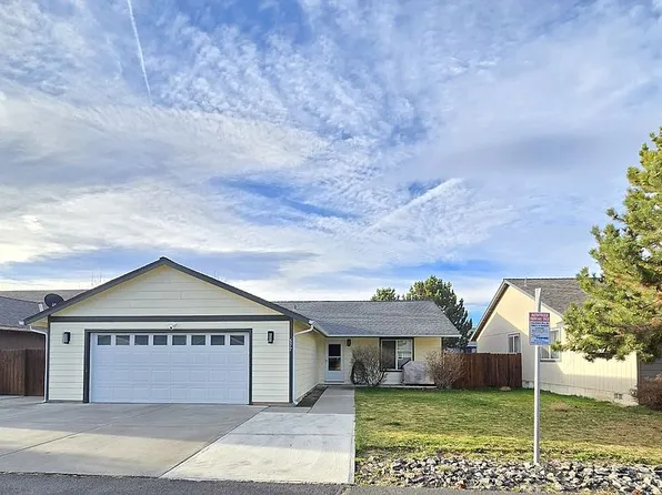 577 SE Sugar Pine Way, Madras, OR 97741