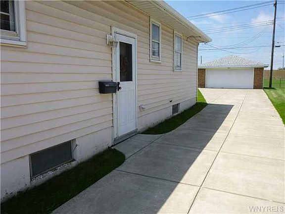 2nd image of 38 Ceil Dr