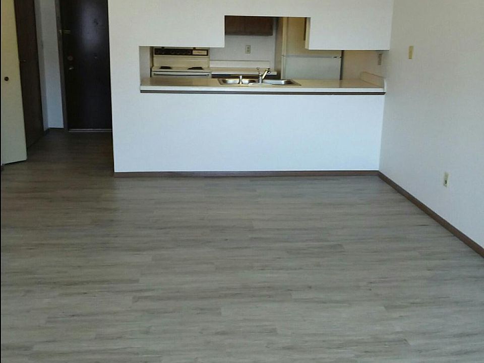 1st image of 142 N Broadway Ave