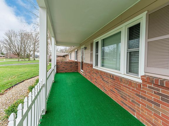 3rd image of 823 Scenic Dr