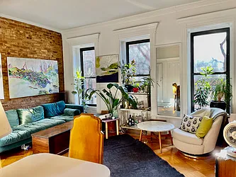 Rented by R New York