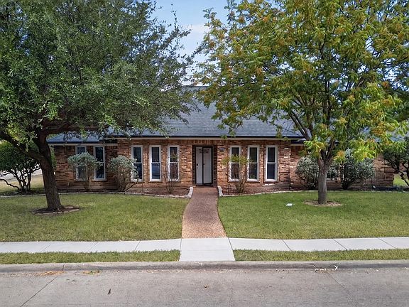 2nd image of 901 Willow Brook Dr
