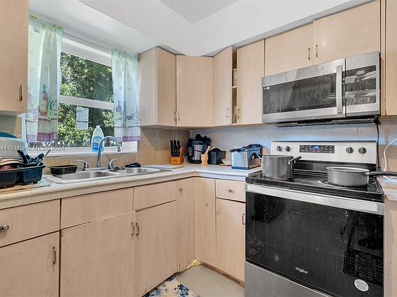 4th image of 1231 NE 152nd St