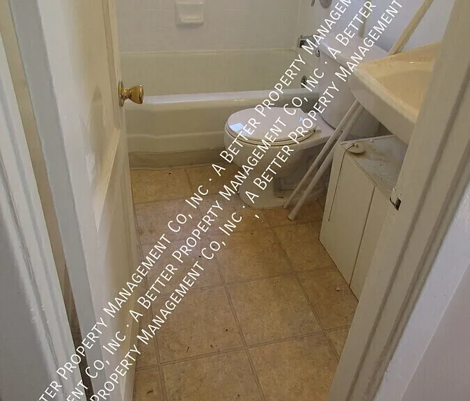 270 Redondo Ave #B — Photo 7