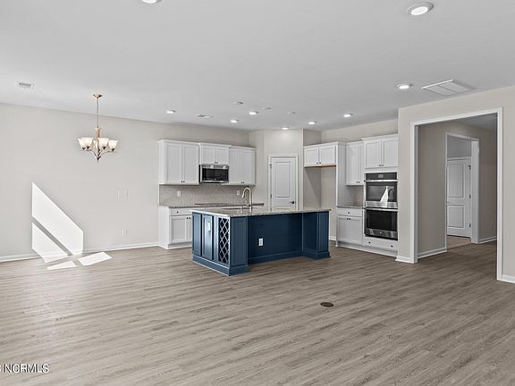 5th image of 617 Edgeside Drive SE