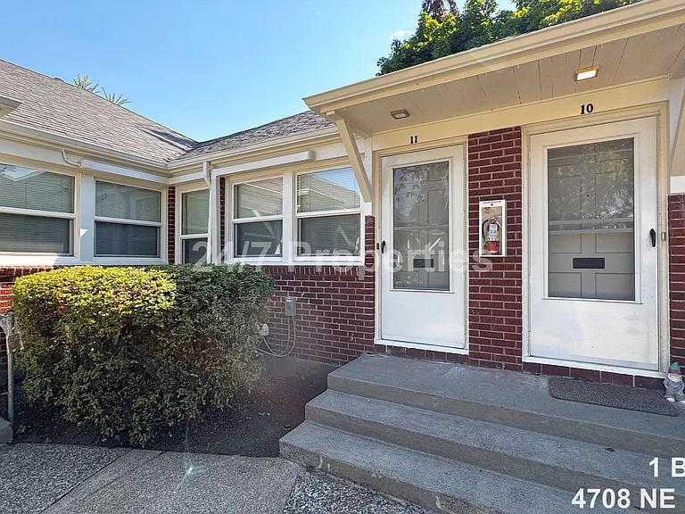 3311 NE Going St — Photo 1