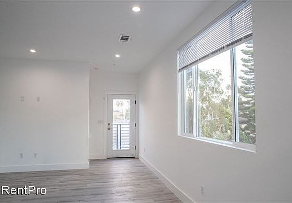 5th image of 7125 S La Cienega Blvd #7127