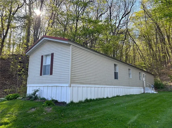 11 Crooked Lake Ln, Penn Yan, NY 14527