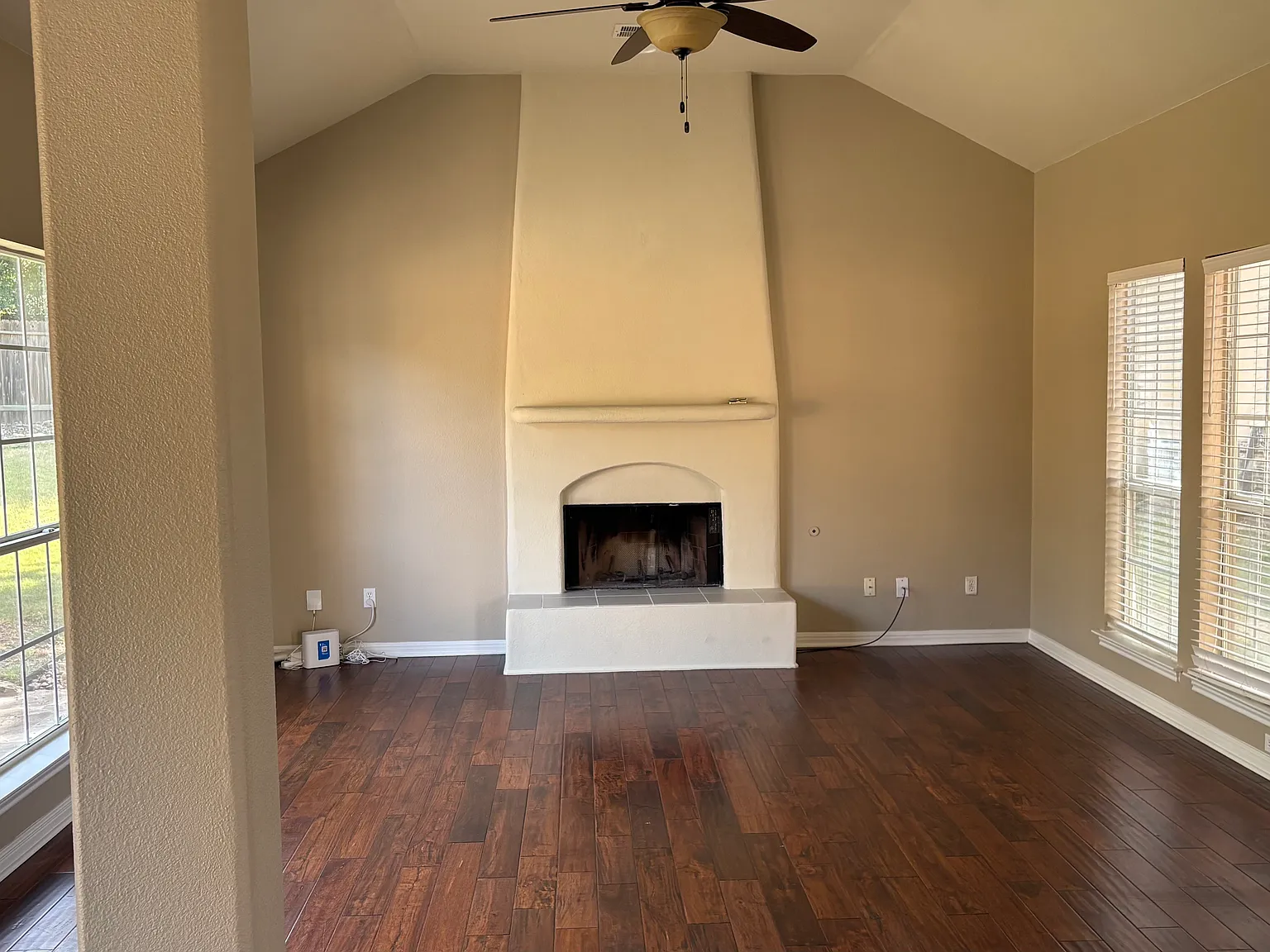 3 bed, 2.5 bath, 2053 sqft, $2,600 — Photo 2