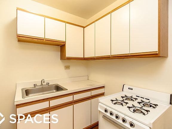 5th image of 927 W Oakdale Ave APT 1G