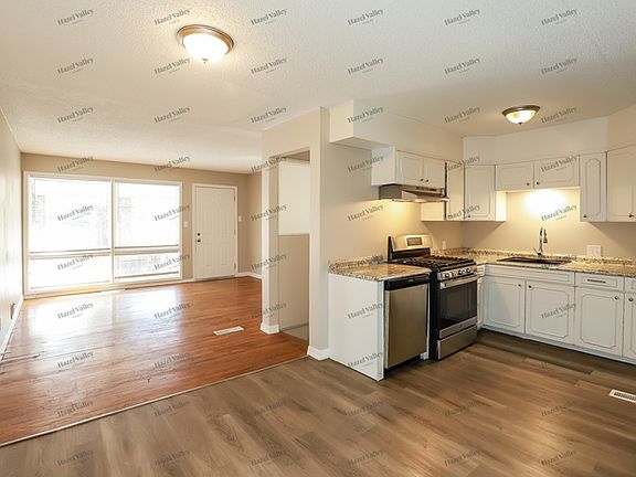 5th image of 4613 Myrtle Ave