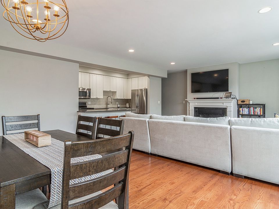 2237 N Oakley Ave APT 2, Chicago, IL 60647 | Zillow