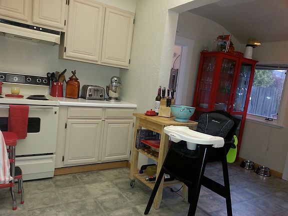 4th image of 2410 Queen Anne Ave N