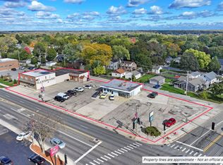 426 S Milwaukee Ave, Libertyville, IL 60048