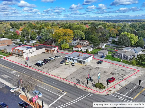 426 S Milwaukee Ave, Libertyville, IL 60048