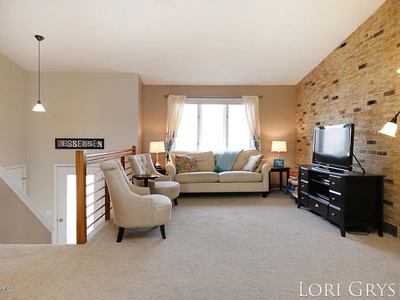 5th image of 2038 Oak Hollow Dr