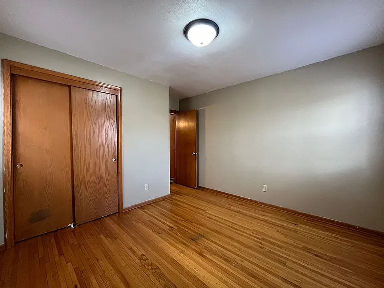 1360 Payne Ave — Photo 8