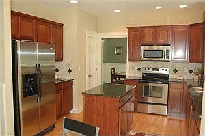 4th image of 4 Westbury Dr