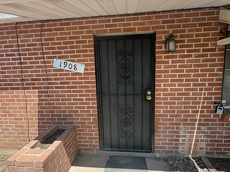 1908 N Tucker Dr — Photo 3