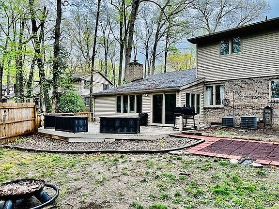 3rd image of 46 Shorewood Dr S