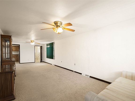 5th image of 17 Hickory St