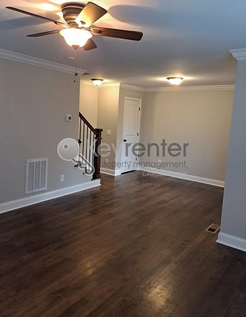 3 bed, 2.5 bath, 1300 sqft, $1,800 — Photo 4