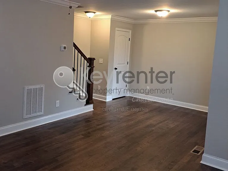 3583 Crompton St — Photo 4