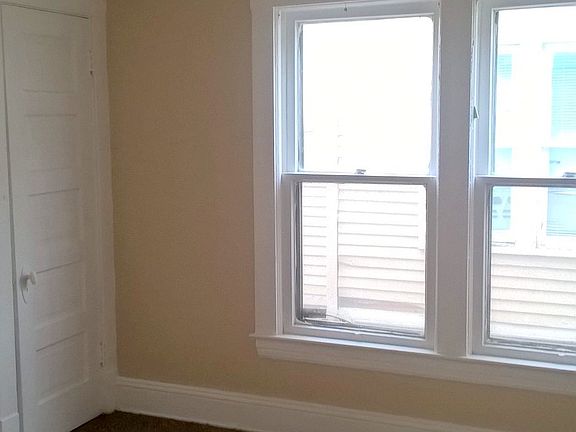 5th image of 1147 Parkwood Dr