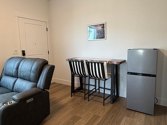 2nd image of 7056 Carbone Dr