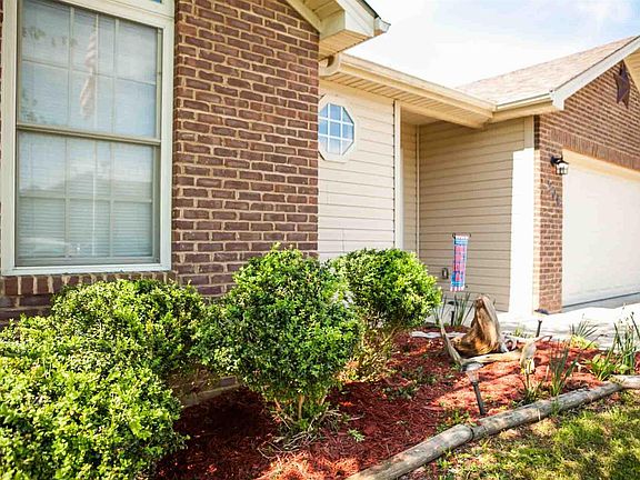 3rd image of 204 Glenridge Way