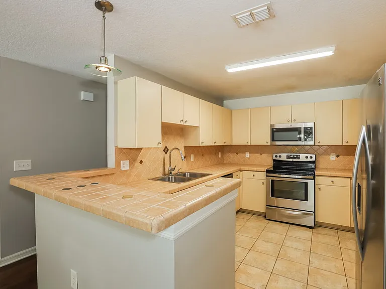 10326 Summerview Cir — Photo 6