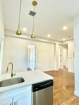 Rented by Lodger Corp | media 17