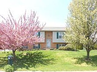 611 Redwood Dr, Lancaster, PA 17602