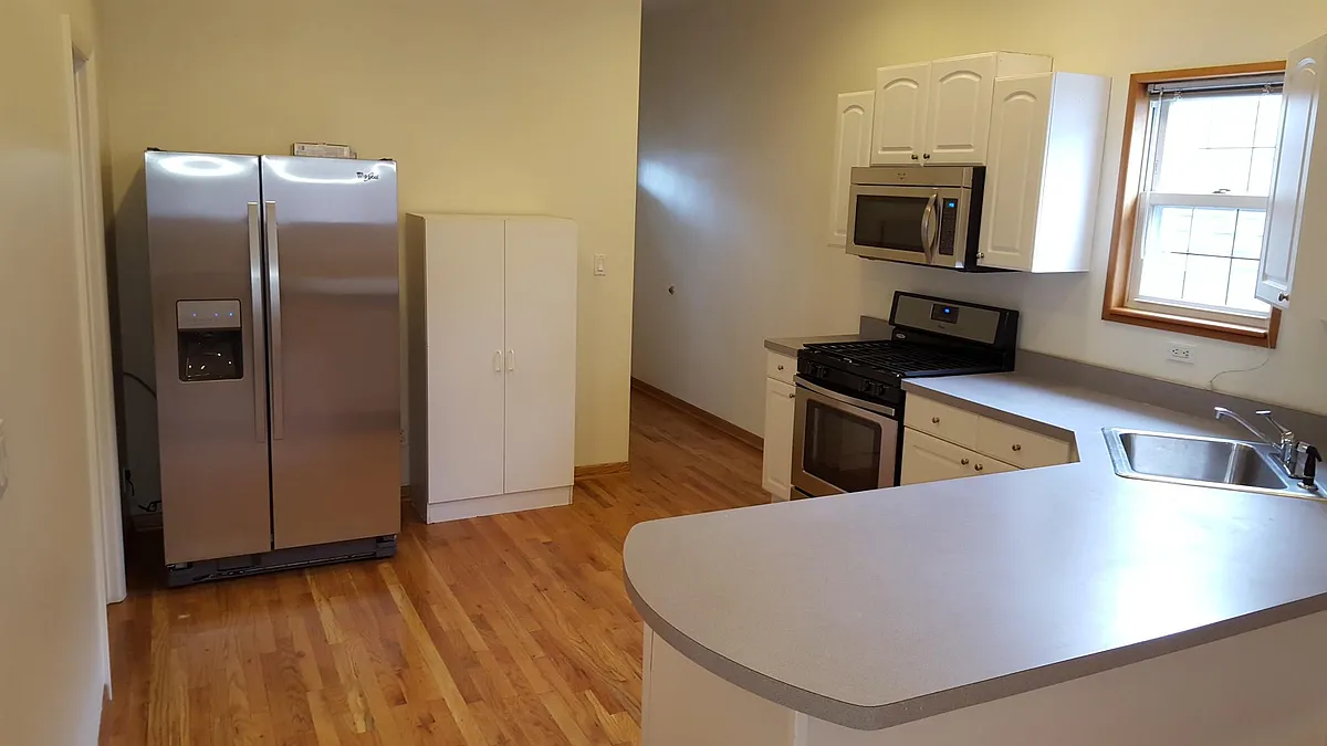 Building Photo - 3107 N Southport Ave #3