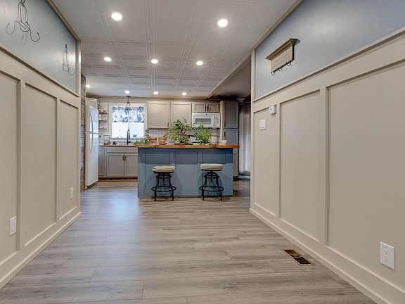 5th image of 8340 Levee Rd