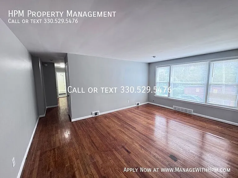 885 S Green Rd #4 — Photo 7