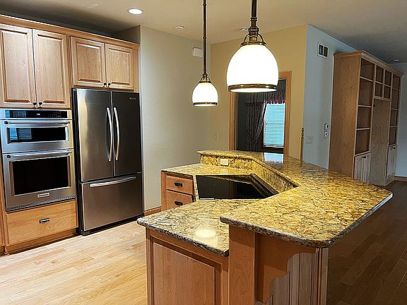 4th image of 76 Creekside Ct