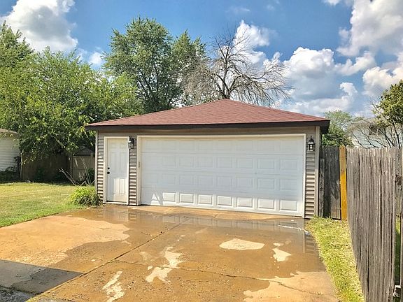 5th image of 19908 Crescent Ave