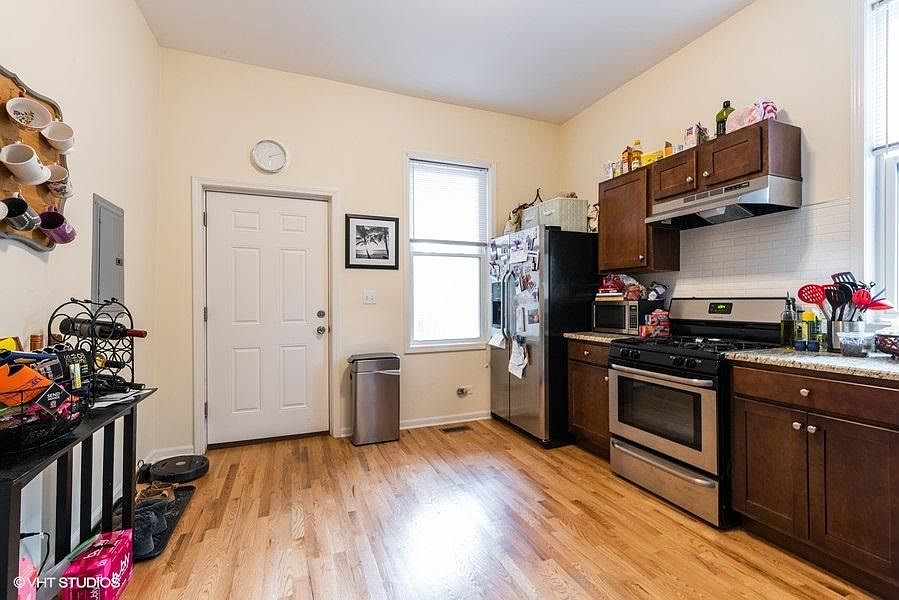1st image of 1067 W Cornelia Ave #2F