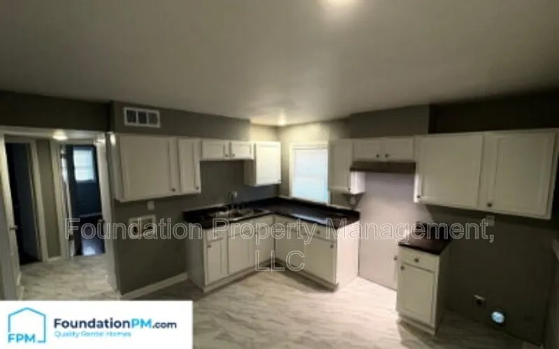 3 bed, 2.0 bath, 1301 sqft, $1,350 — Photo 3