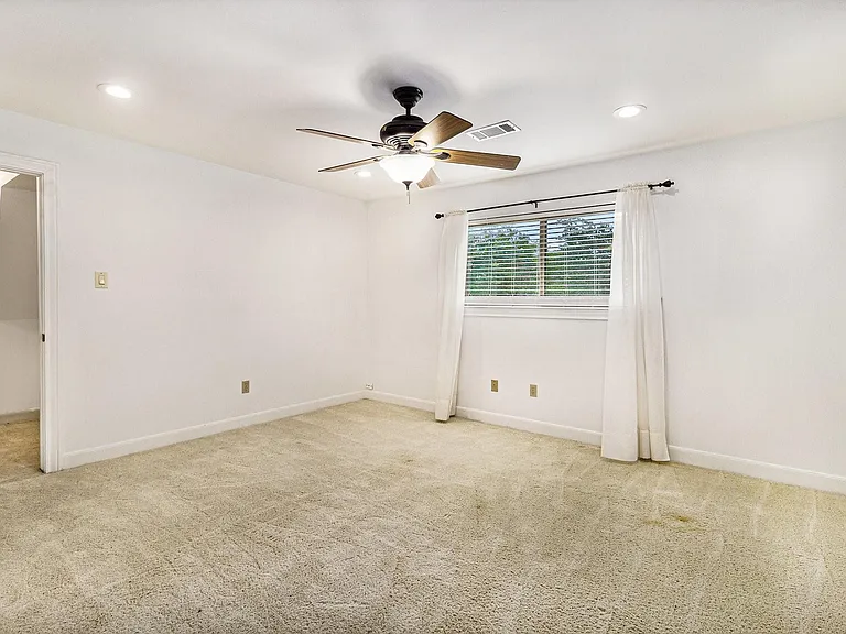 8007 Vintage Creek Dr — Photo 20